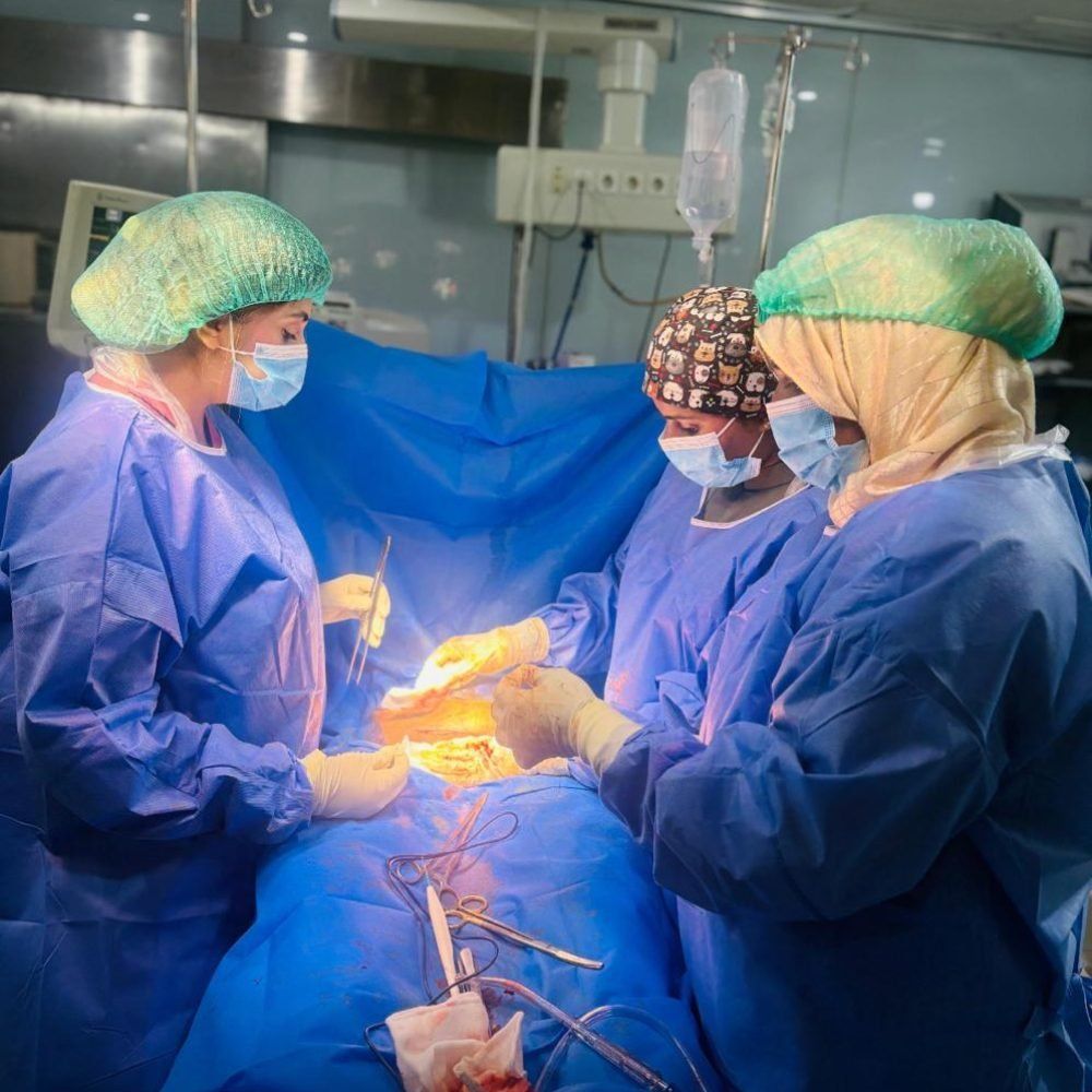 Dr. Muniba Tahir operating with her team at GynaeCare clinic